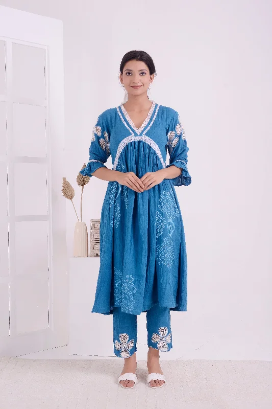 Blue Tie-Dye Women Kurta Set Striped unclassified dresses